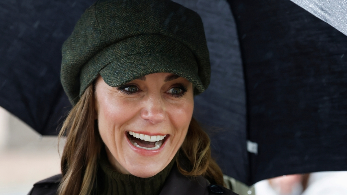 Kate Middleton smiling in a green tweed baker-boy cap during her visit to the Isle of Bute