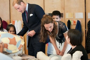 Kate wears Whistles pieces to the Inner-City Arts Project, LA