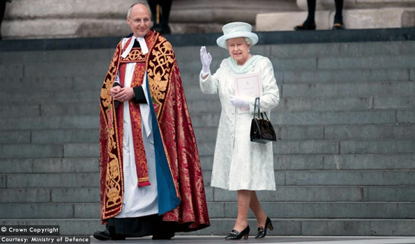 queen on the steps outside St Pauls after the jubilee service
