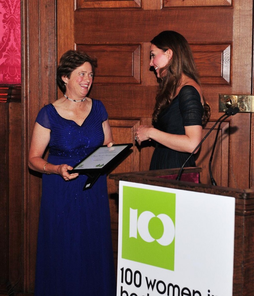 Kate Presents Award at the 100 Women in Hedge Funds Gala