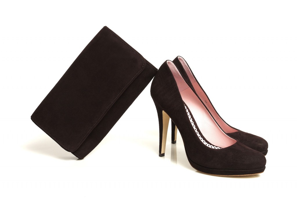 Kate's brown Emmy pumps and matching clutch, via the Emmy Shoes Blog.