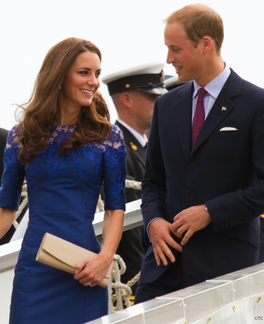 Kate Middleton visits Canada in 2011. She carries the Stuart Weitzman Muse clutch bag in nude