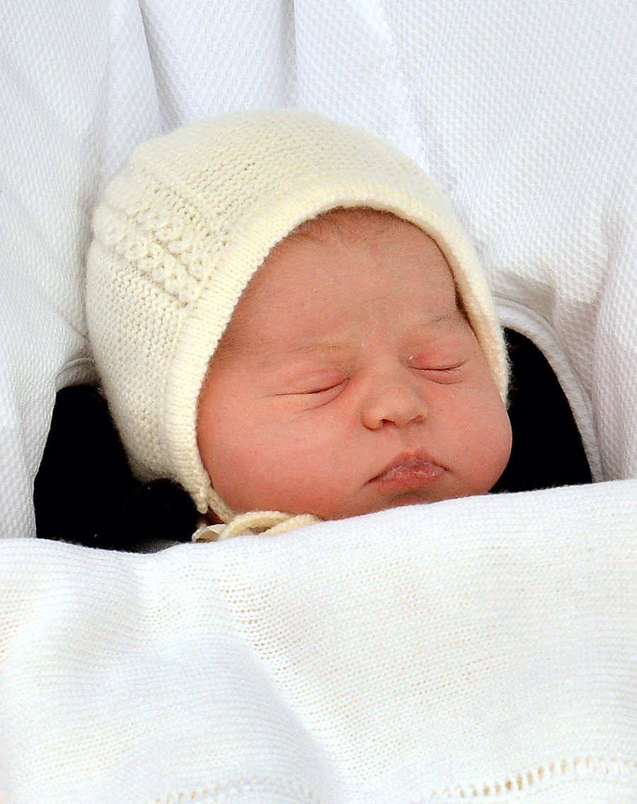 Kate Middleton, Prince William and Baby Princess Charlotte as a newborn outside the Lindo Wing