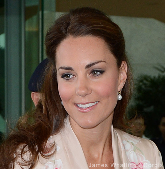 Kate Middleton wearing Annouska pearl drop earrings
