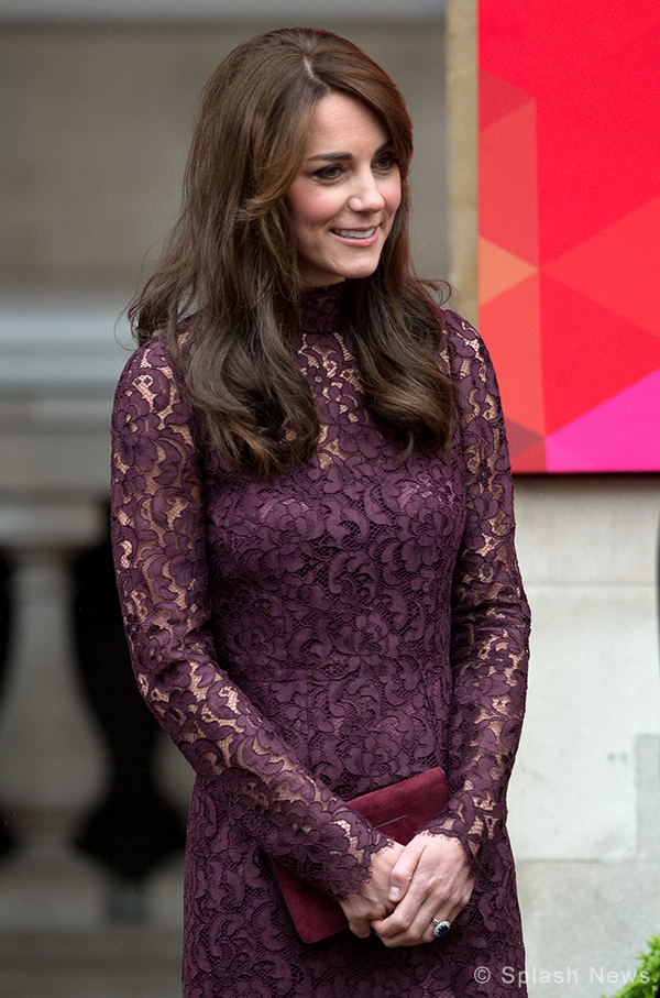 Duchess of Cambridge carries Mulberry Bayswater bag in "Conker Suede"