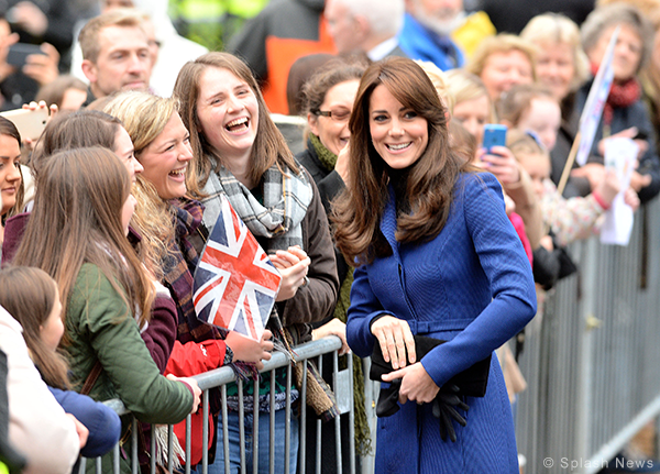 Kate Middleton wears electric blue for Dundee, Scotland visit