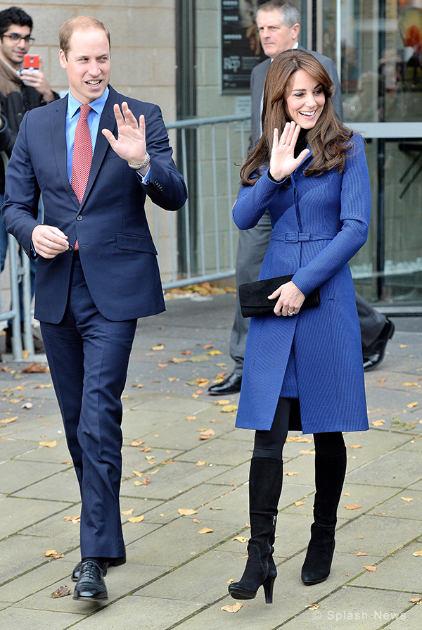 Kate wears electric blue for Dundee visit