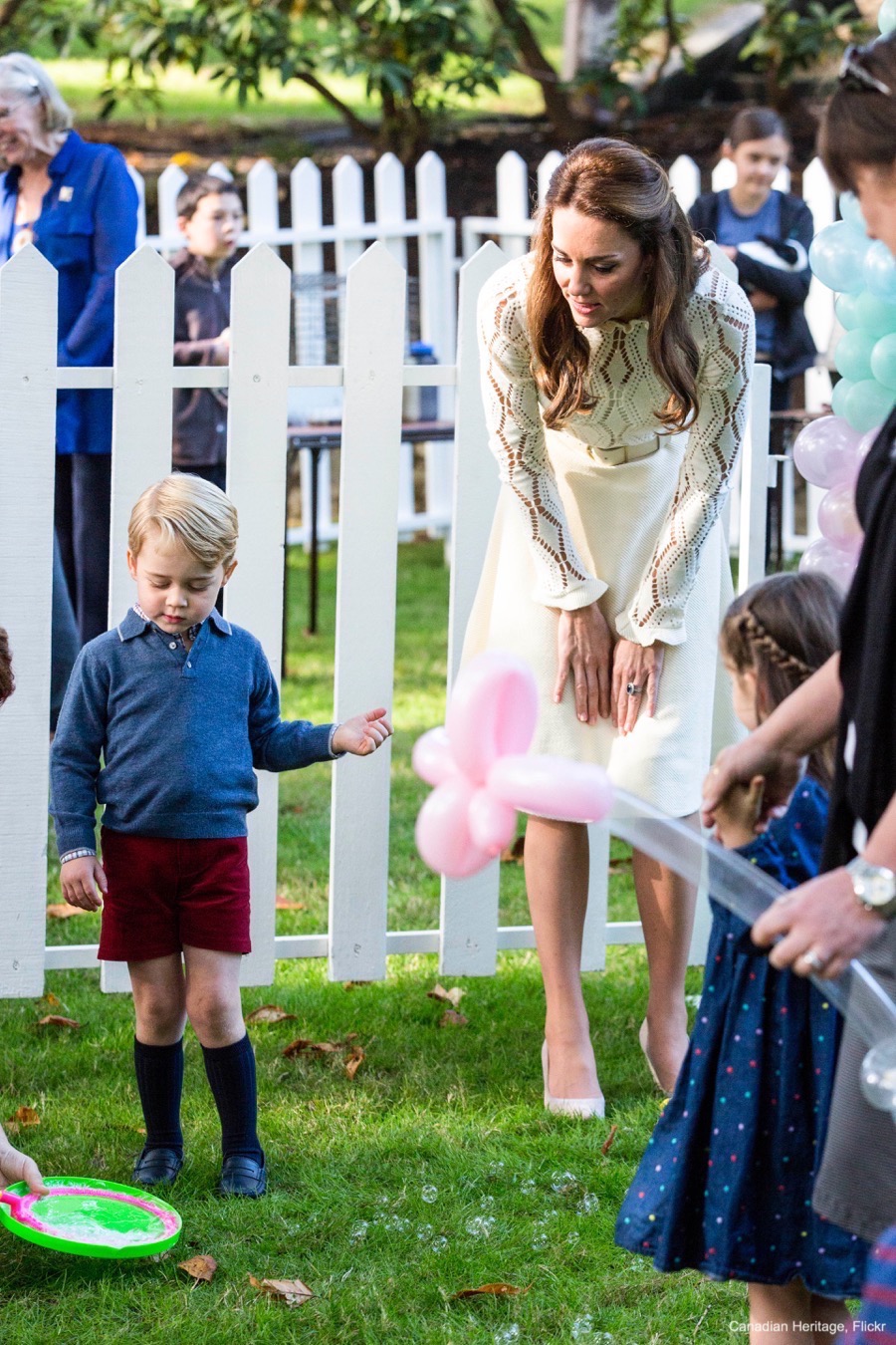 Will, Kate, George & Charlotte attend a Children's Party at Government ...