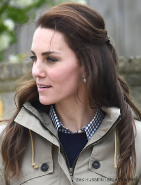 Kate Middleton wearing her GAP shirt