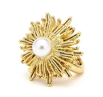 Oscar de la renta pearl ring