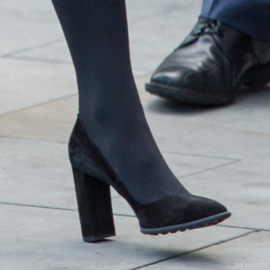 tod's black suede block heel pumps