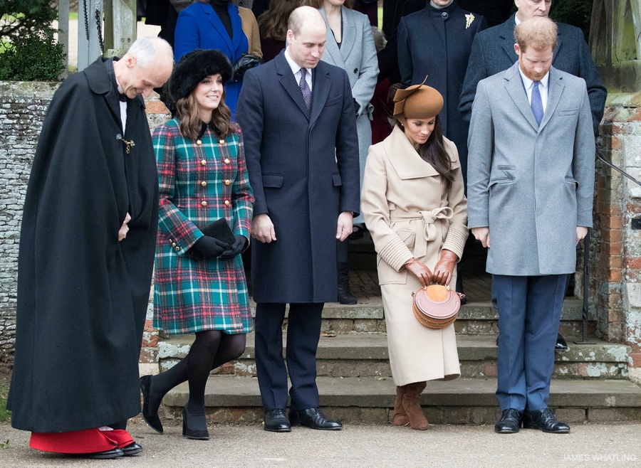 Kate Middleton wearing the Alice gloves