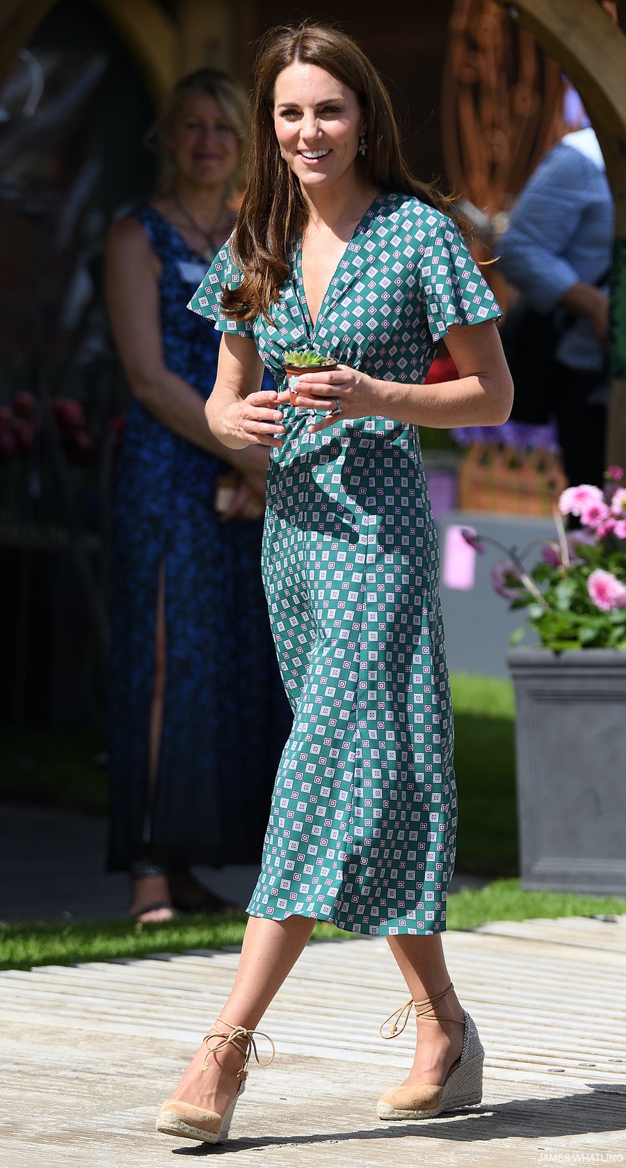 Kate Middleton s Espadrilles Casta er Carina wedges in toasted brown