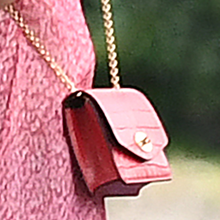 Kate carrying the Mulberry Darley bag in red croc