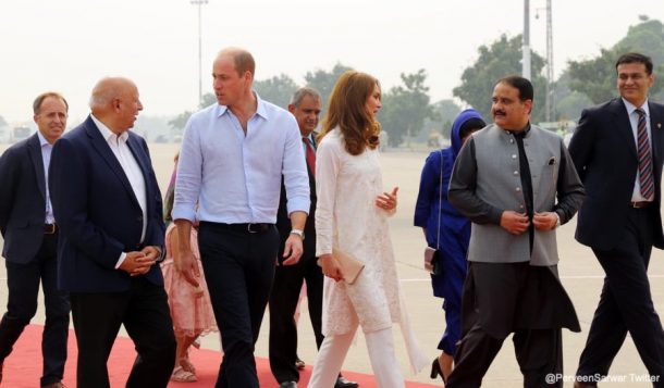 PAKISTAN TOUR: Cricket & Children in Lahore for William and Kate