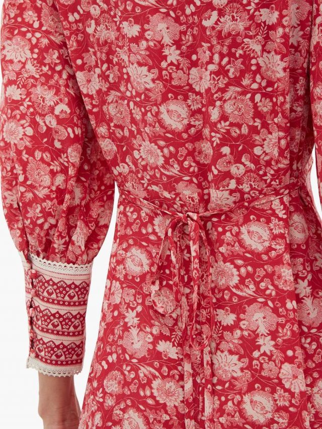 Kate Middleton wearing the Beulah London Calla dress in rose red floral