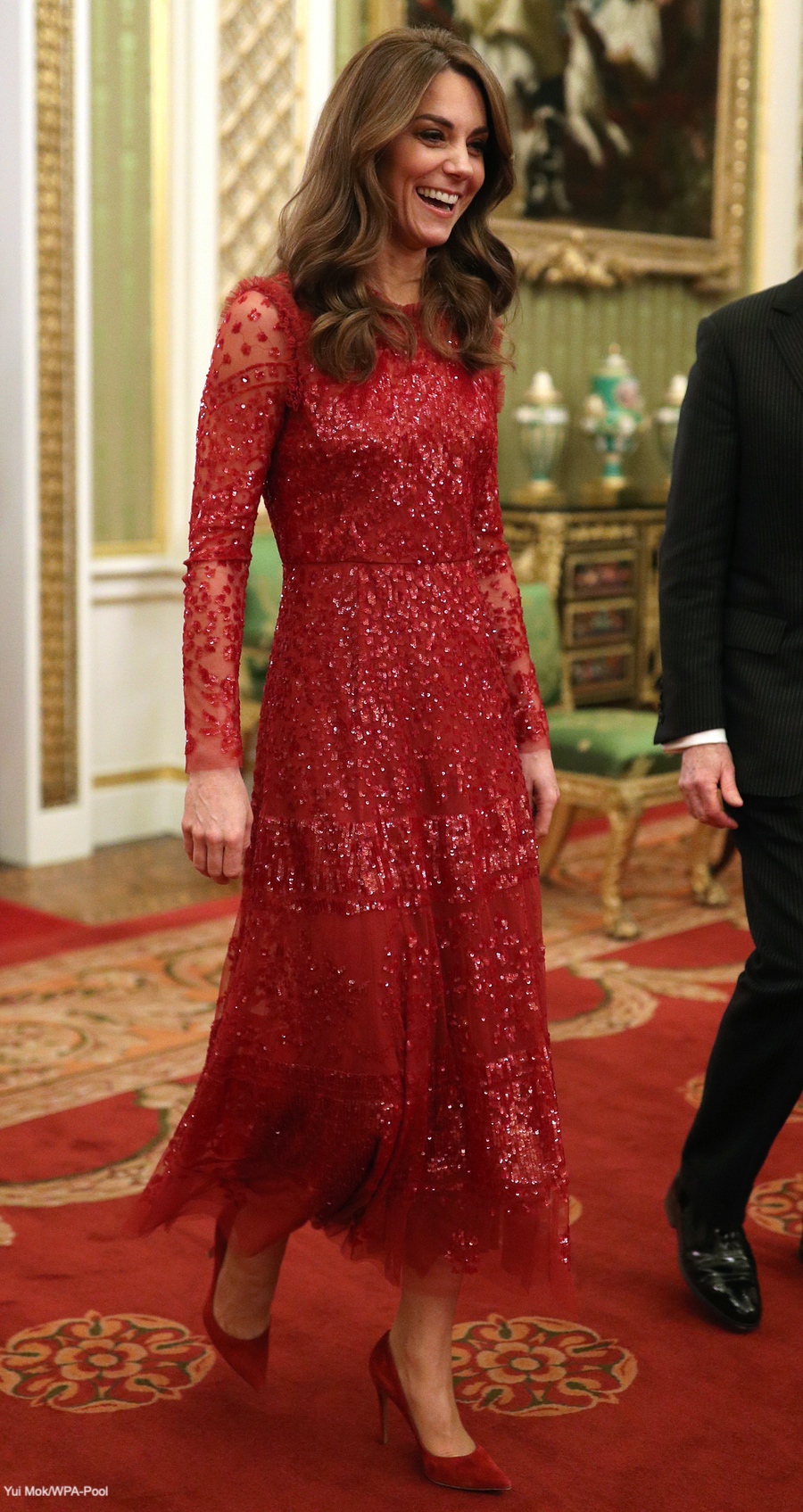 værtinde Sige værdighed Kate Middleton wearing the Needle & Thread red 'Aurora' sequinned dress