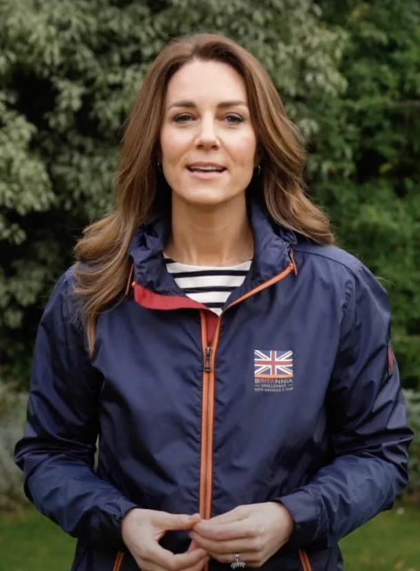 Kate Middleton Holy Trinity Church of England First School December 7, 2020  – Star Style