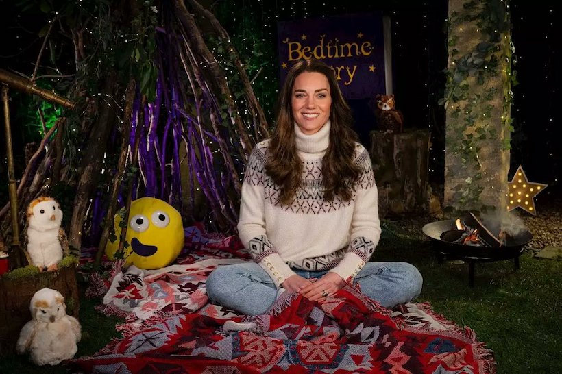Kate wears cosy jumper & jeans to read CBeebies Bedtime Story