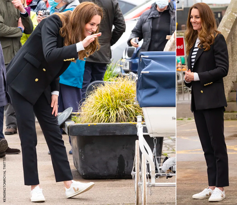 Rubicundo Aislante parásito Kate Middleton Wears VEJA Esplar Sneakers - White & Rose Gold Metallic