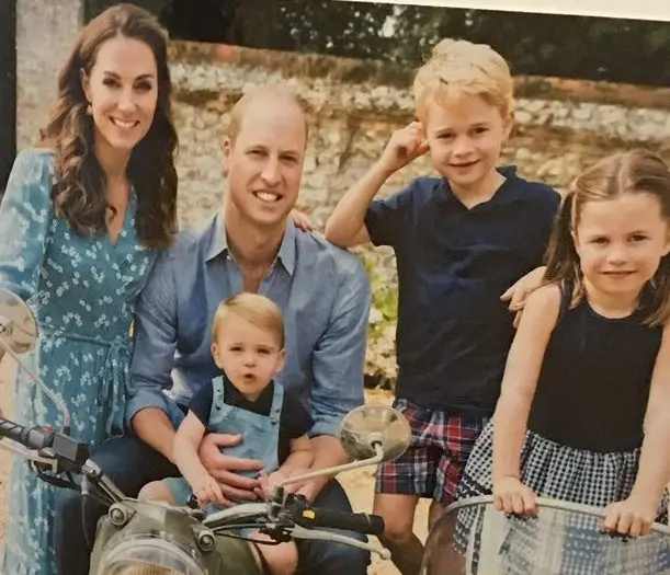 kate middleton christmas card dress Updated: All of Kate Middleton's Christmas Card Fashion Moments