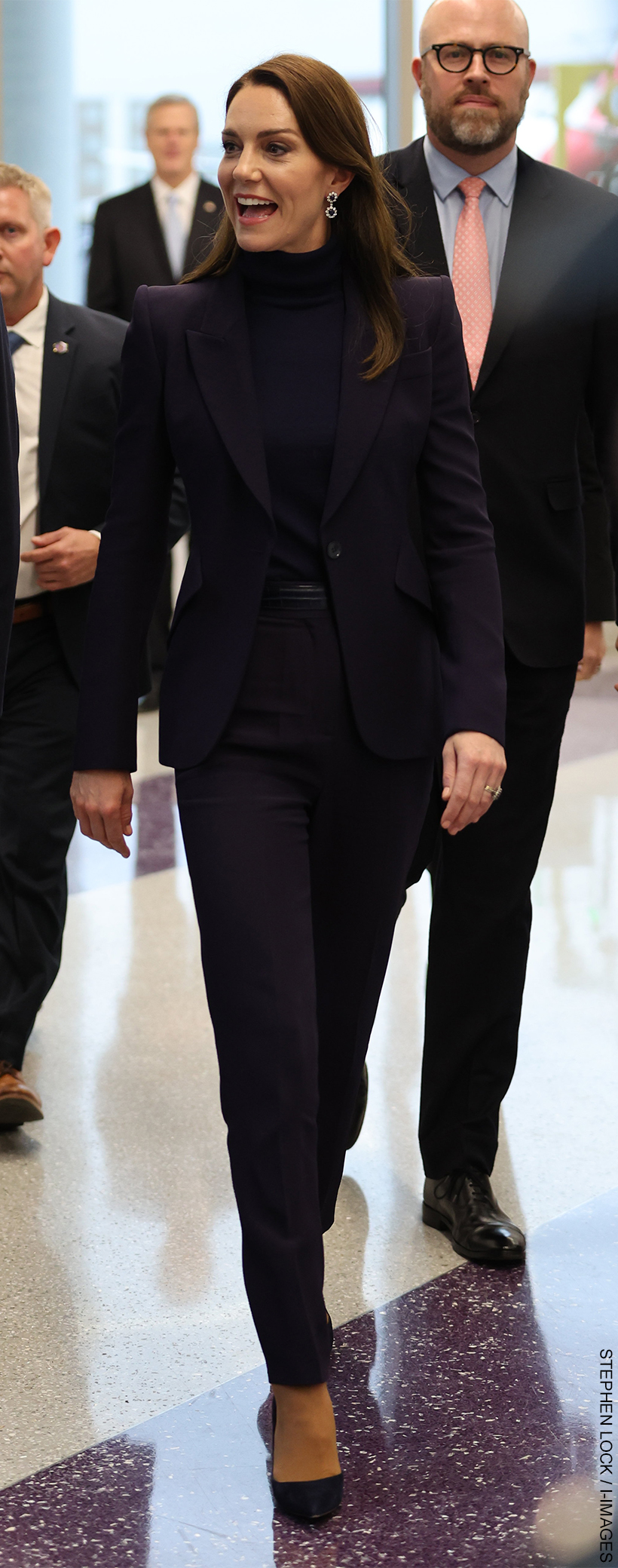 Kate Middleton arrives in Boston wearing a suit! Princess kicks