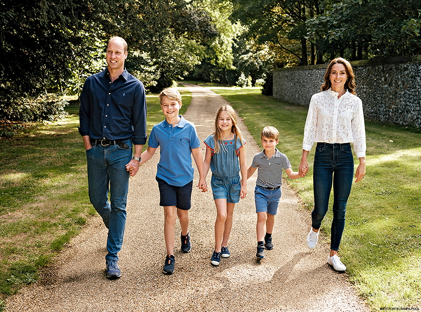 Kate Middleton's white lace blouse and skinny jeans in new Christmas photo  delights fans