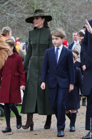 Kate Middleton's Christmas Outfit For Sandingham Church & Walk