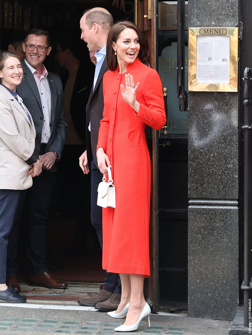 Kate Middleton carrying her white Mulberry handbag in soho