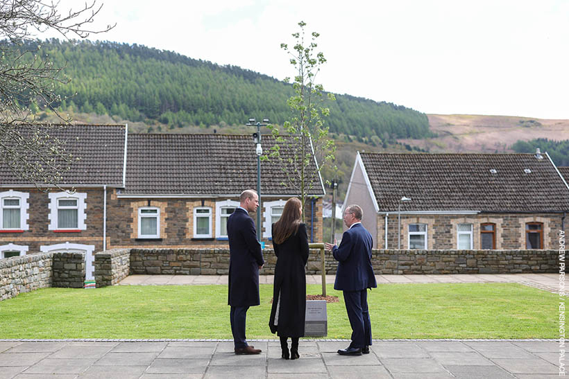 Kate Middleton in black for Aberfan; Adorable baby swipes her bag!