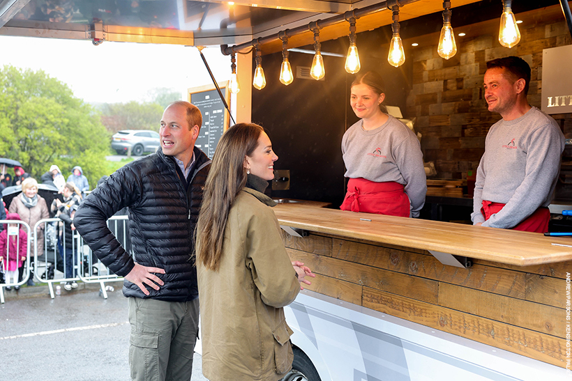 William and Kate buy pizza for the volunteers 