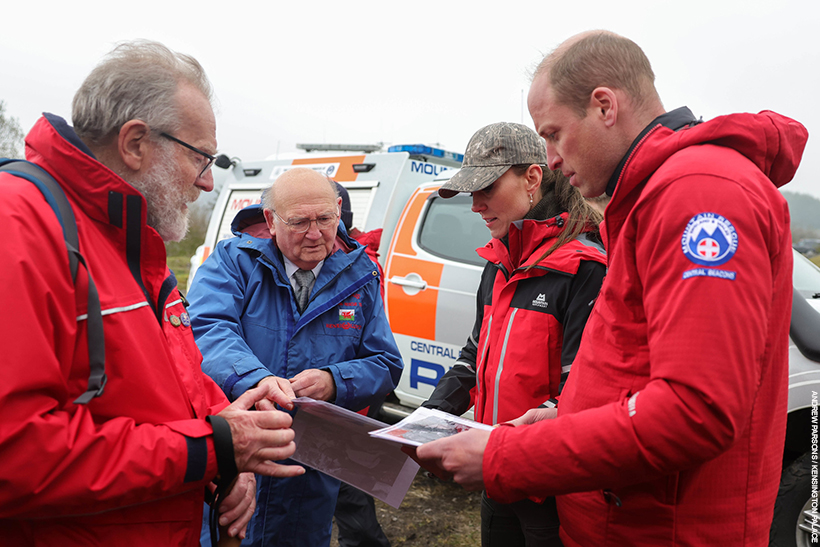 William and Kate with the mountain rescue volunteers 