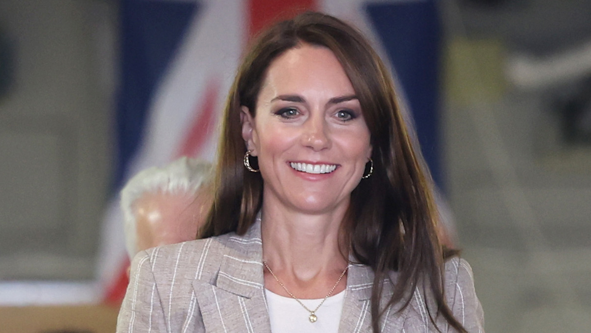Kate Middleton in beige blazer for family day out at Air Tattoo Show