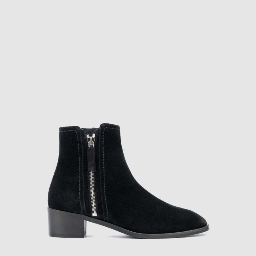 Kate Middleton s Aquatalia Fallon Chelsea Boots in Black Suede