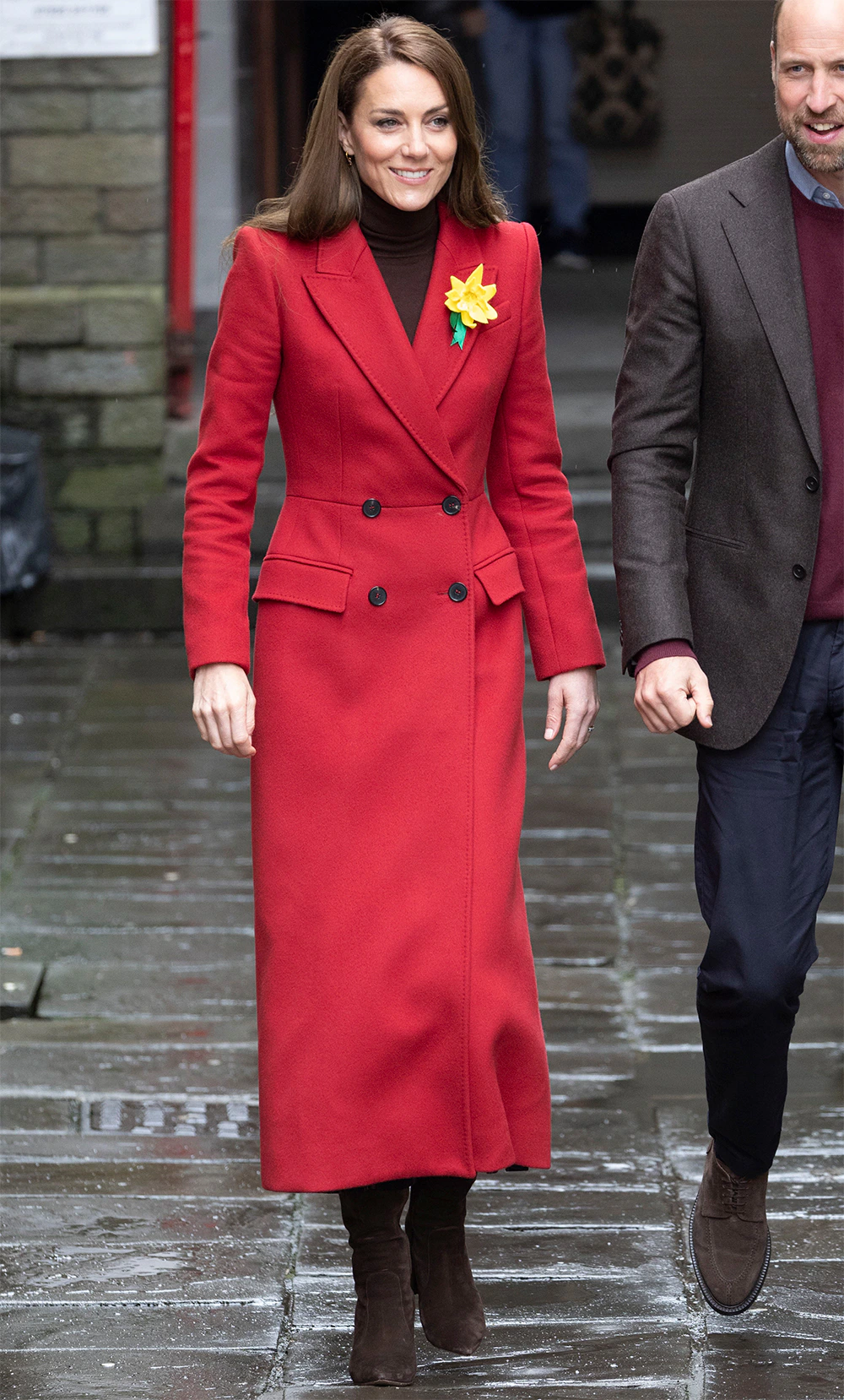 Kate Middleton's red outfits  red dresses, coats, skirt suits & more!