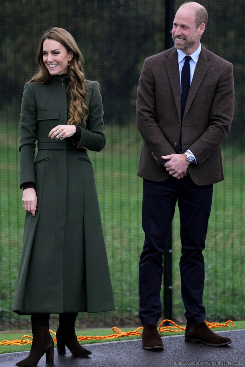kate middleton green dress ireland visits Northern (and swaps outfits between engagements) nav-586