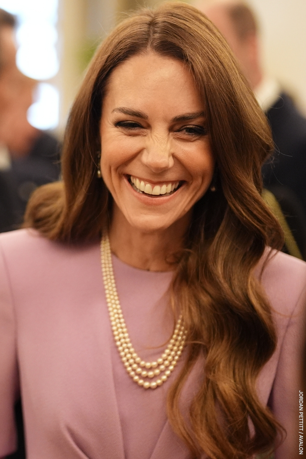 Kate Middleton wearing queen Elizabeth's pearl necklace