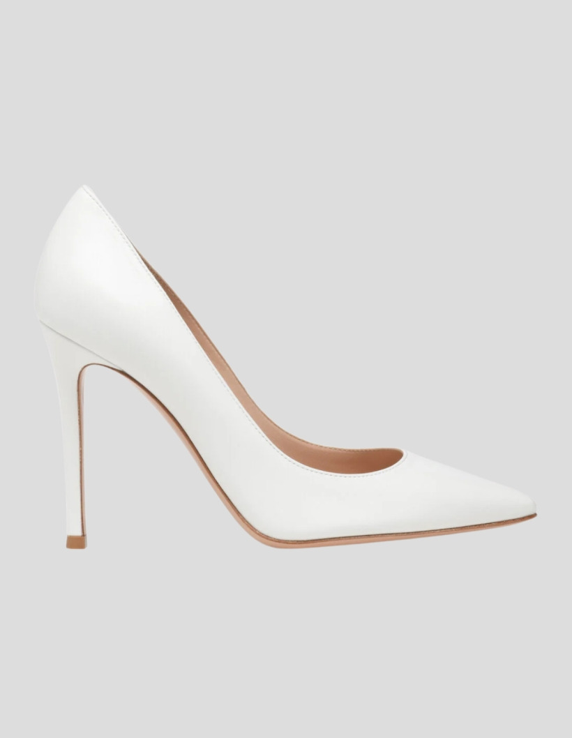 The Gianvito Rossi 105 pump in white nappa leather, with a pointed toe and 105mm stiletto heel
