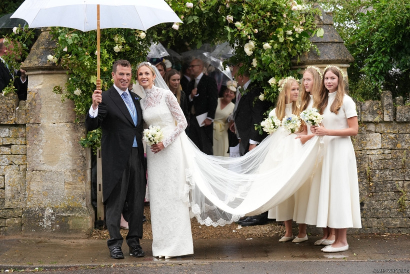 Peter Phillips and Harriet Sperling with their three teenage bridesmaids in ivory dresses and floral crowns