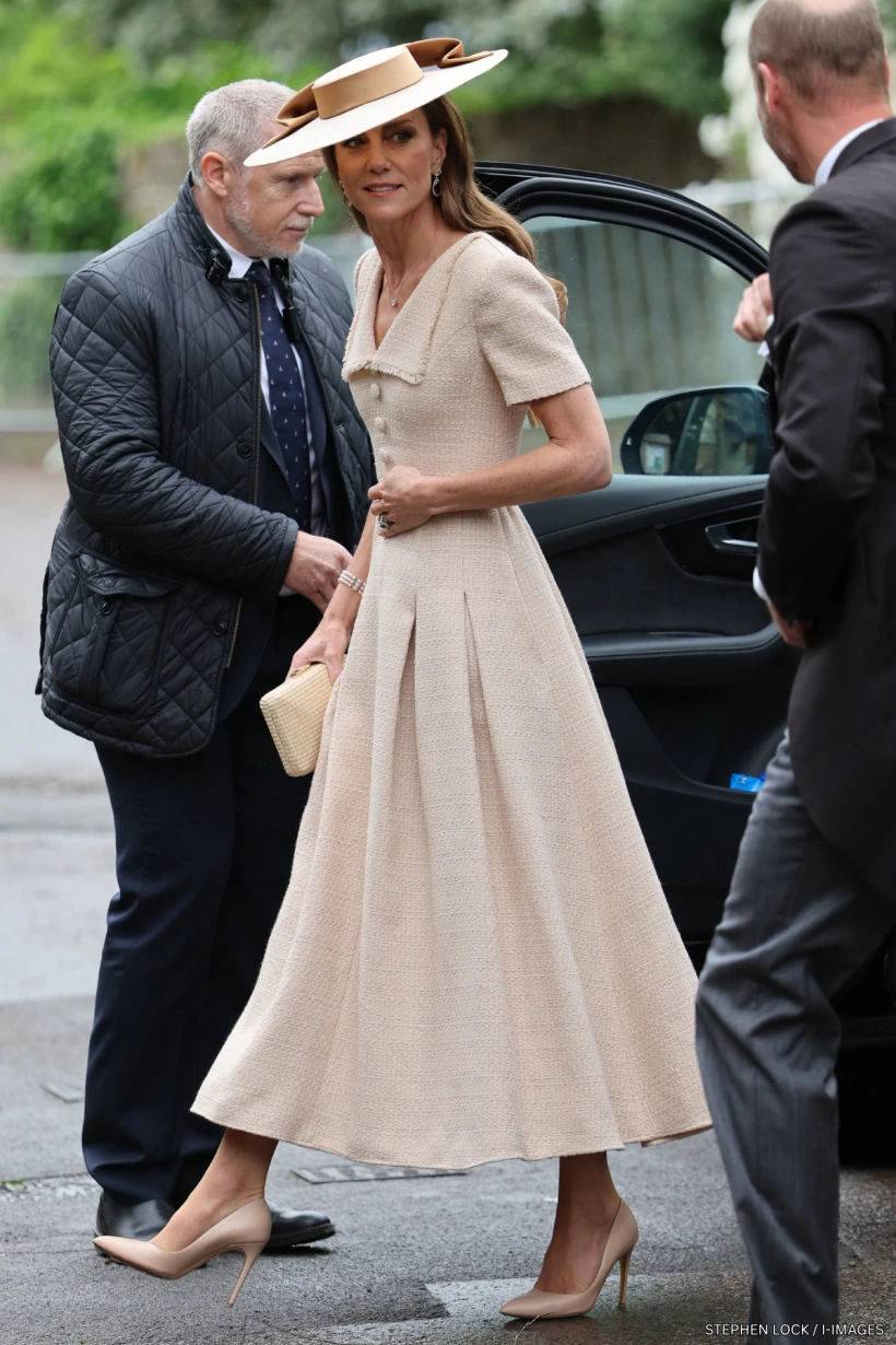 Kate Middleton in a cream Roland Mouret bouclé dress with a matching wide-brimmed hat at a wedding