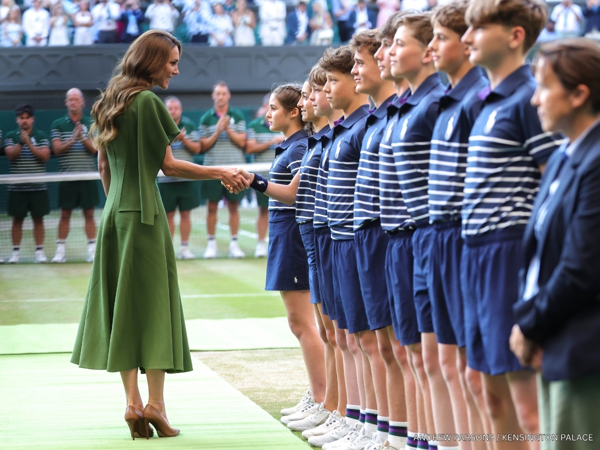 Kate Middleton chatting with Wimbledon ball boys and girls