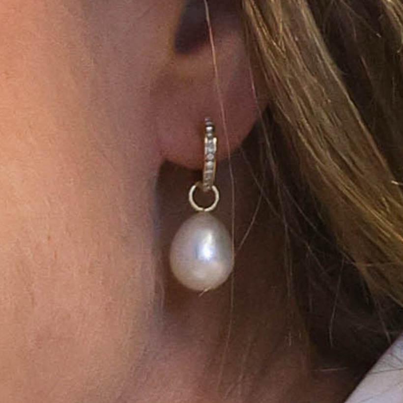 Kate Middleton wearing her Annoushka baroque pearl drop earrings with Kiki McDonough gold hoops