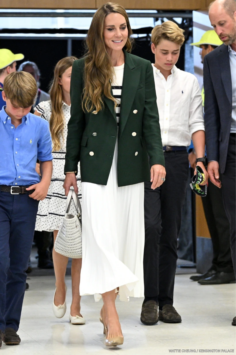 Kate Middleton looks effortlessly chic in sharp blazer & summer stripes at  the Commonwealth Games