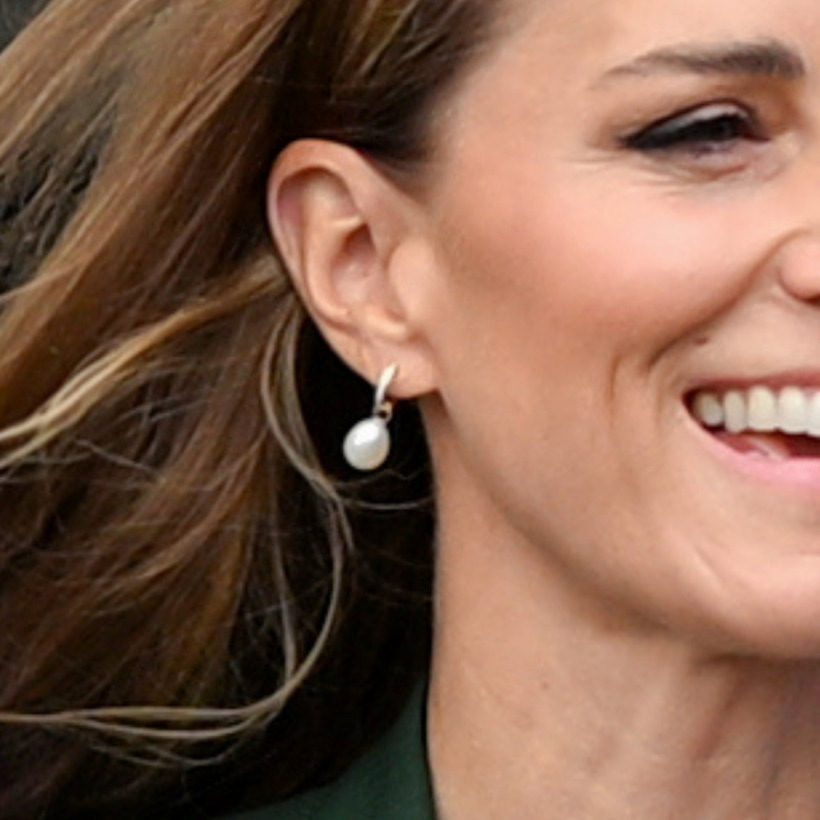 Kate Middleton wearing the Annoushka baroque pearl drop earrings