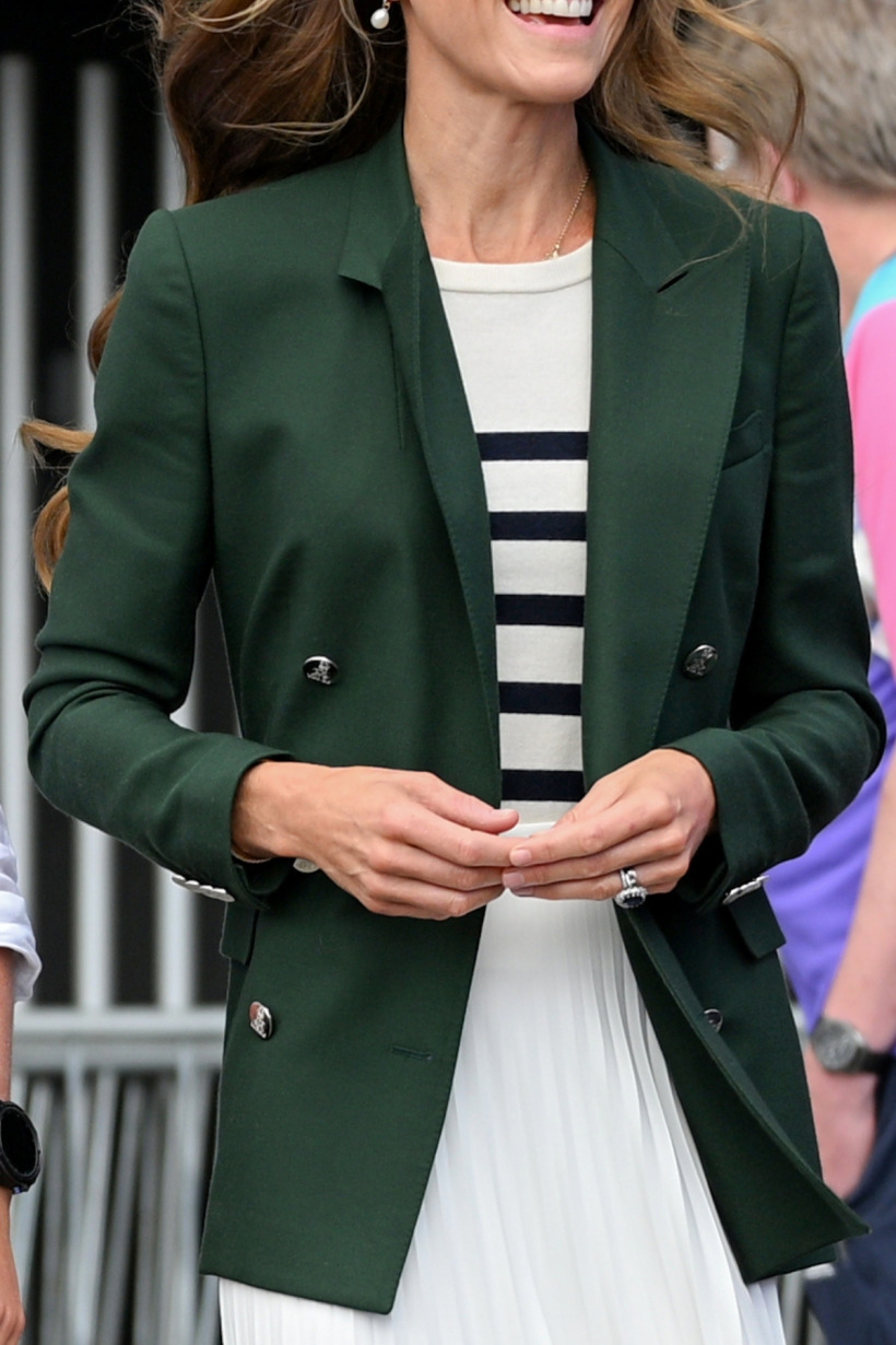 Kate Middleton wearing the green Ralph Lauren Collection 'Camden' cashmere jacket at the Commonwealth Games