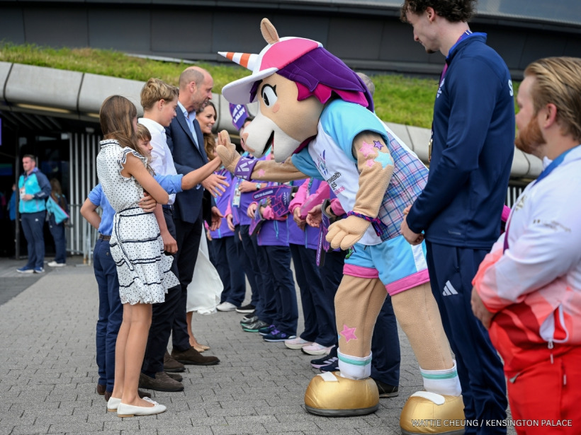 The Wales family meeting Finnie, the Glasgow 2026 unicorn mascot